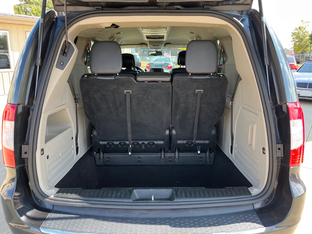 2014 Chrysler Town & Country Image 12