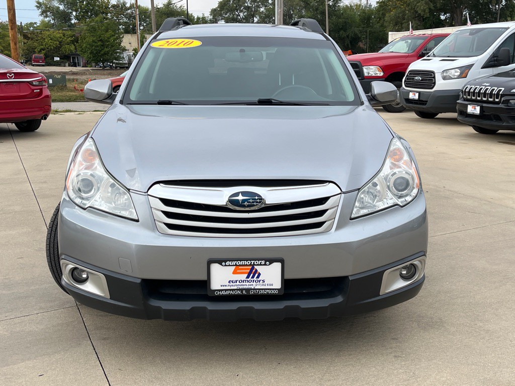 2010 Subaru Outback Image 2