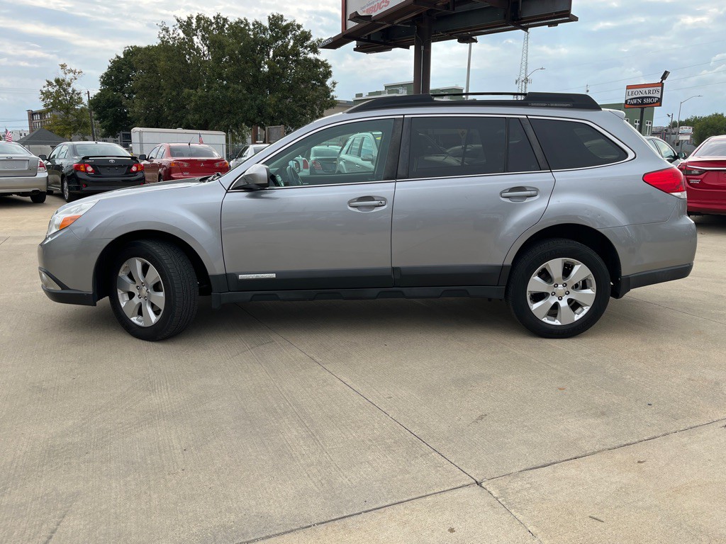 2010 Subaru Outback Image 8