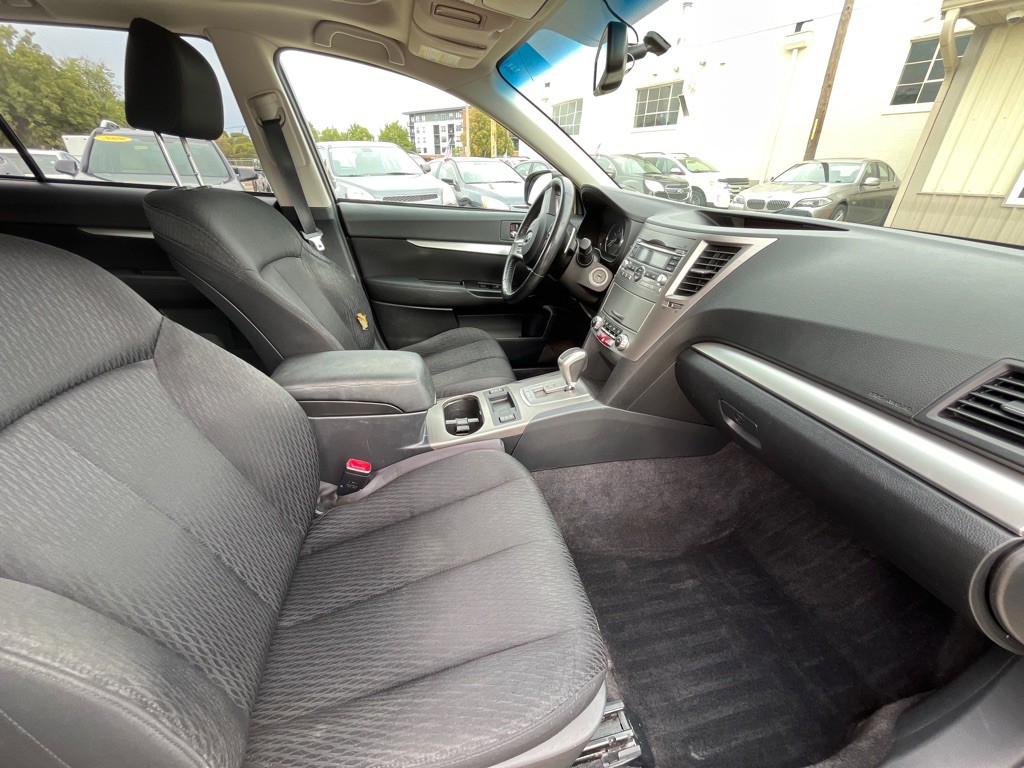 2010 Subaru Outback Image 9