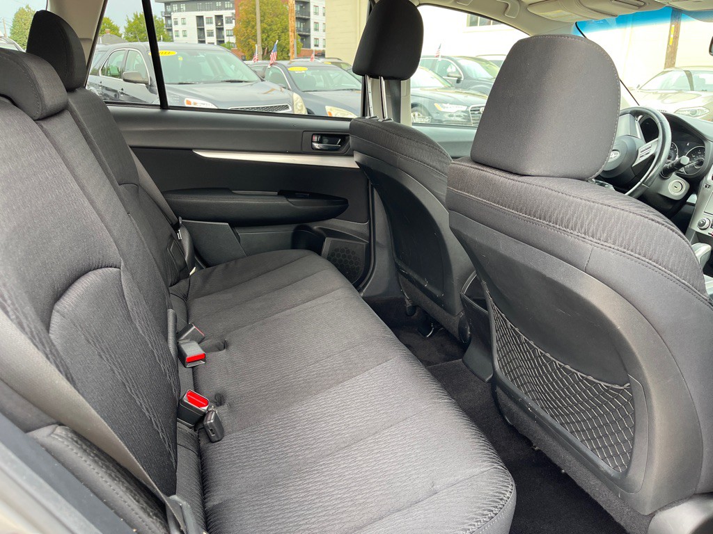 2010 Subaru Outback Image 10