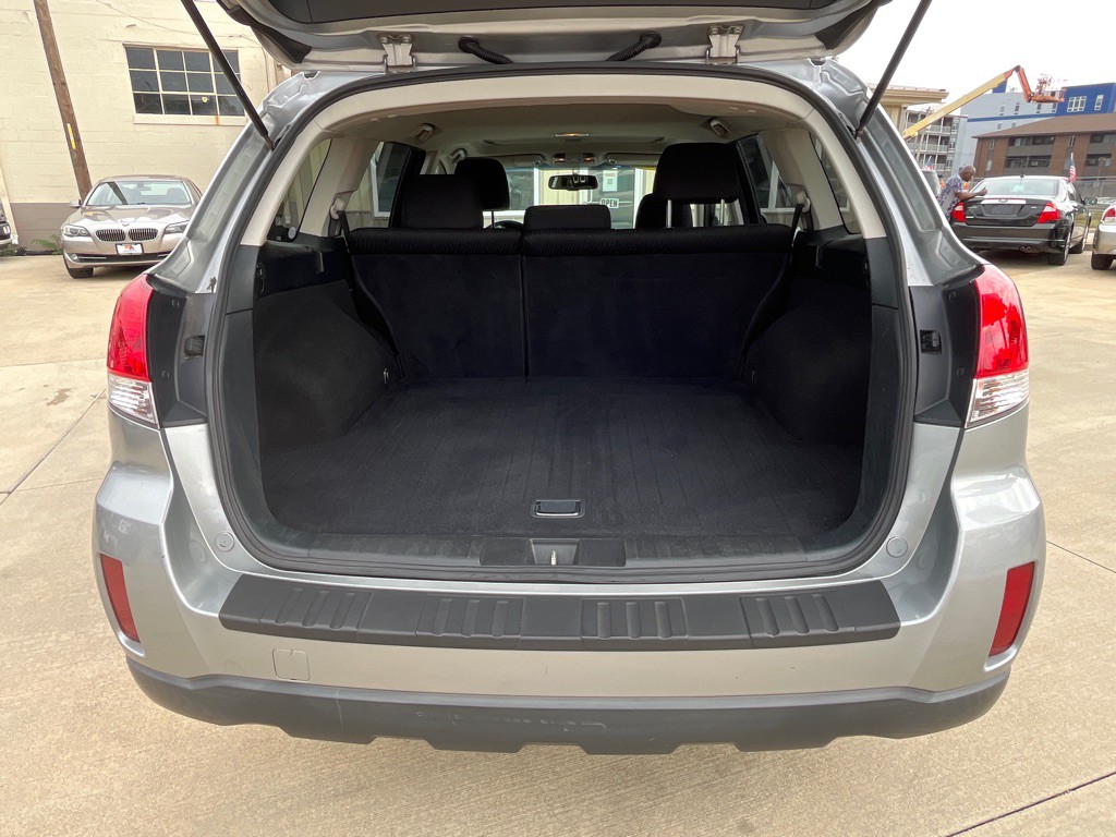 2010 Subaru Outback Image 11