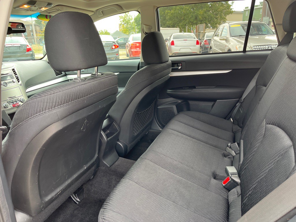 2010 Subaru Outback Image 12