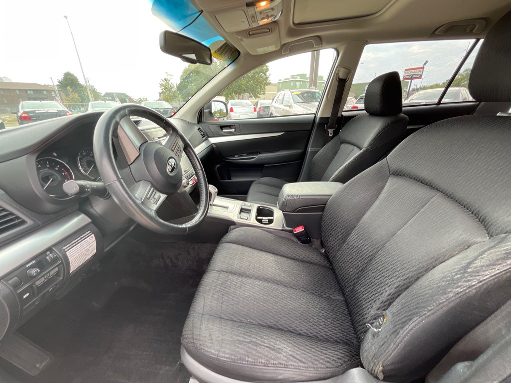 2010 Subaru Outback Image 13