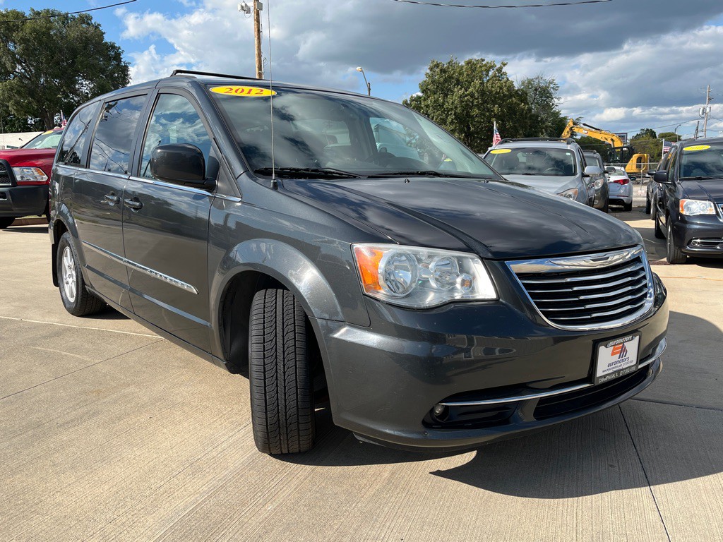 2012 Chrysler Town & Country Image 3