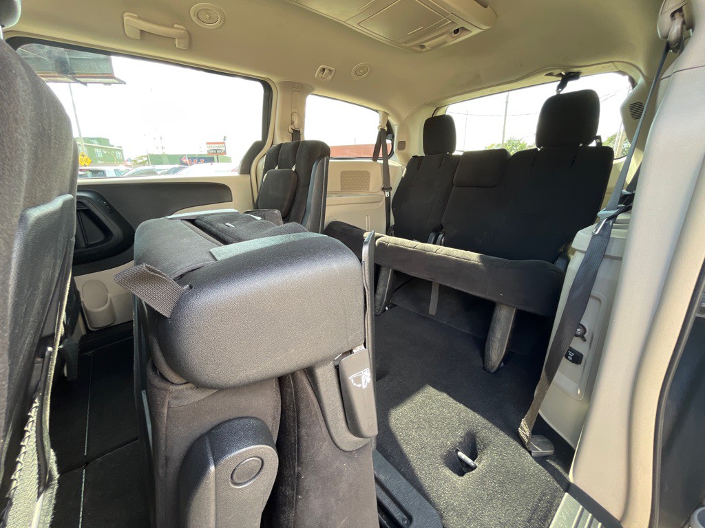 2012 Chrysler Town & Country Image 14