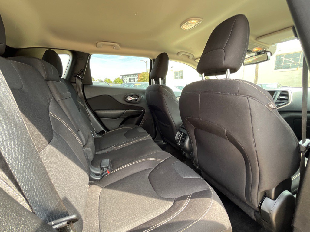 2015 Jeep Cherokee Image 10