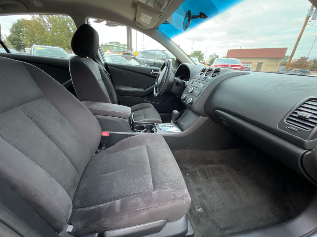 2011 Nissan Altima Image 9