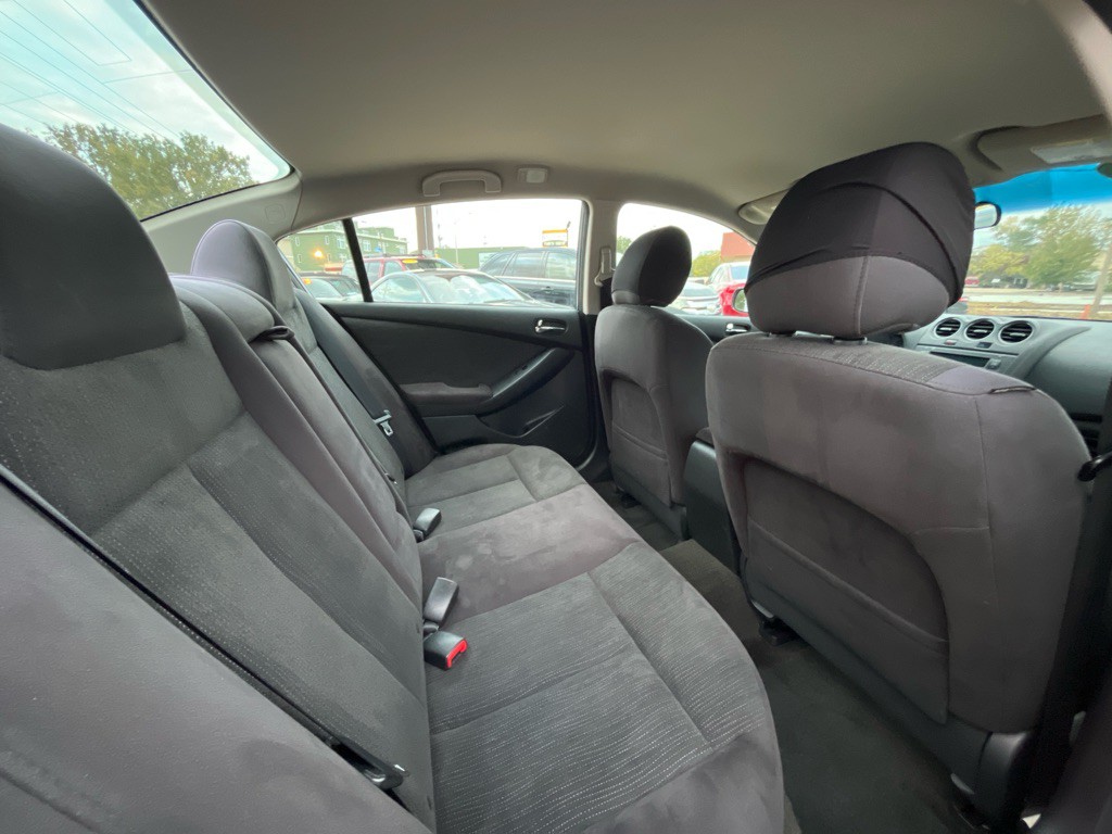 2011 Nissan Altima Image 10