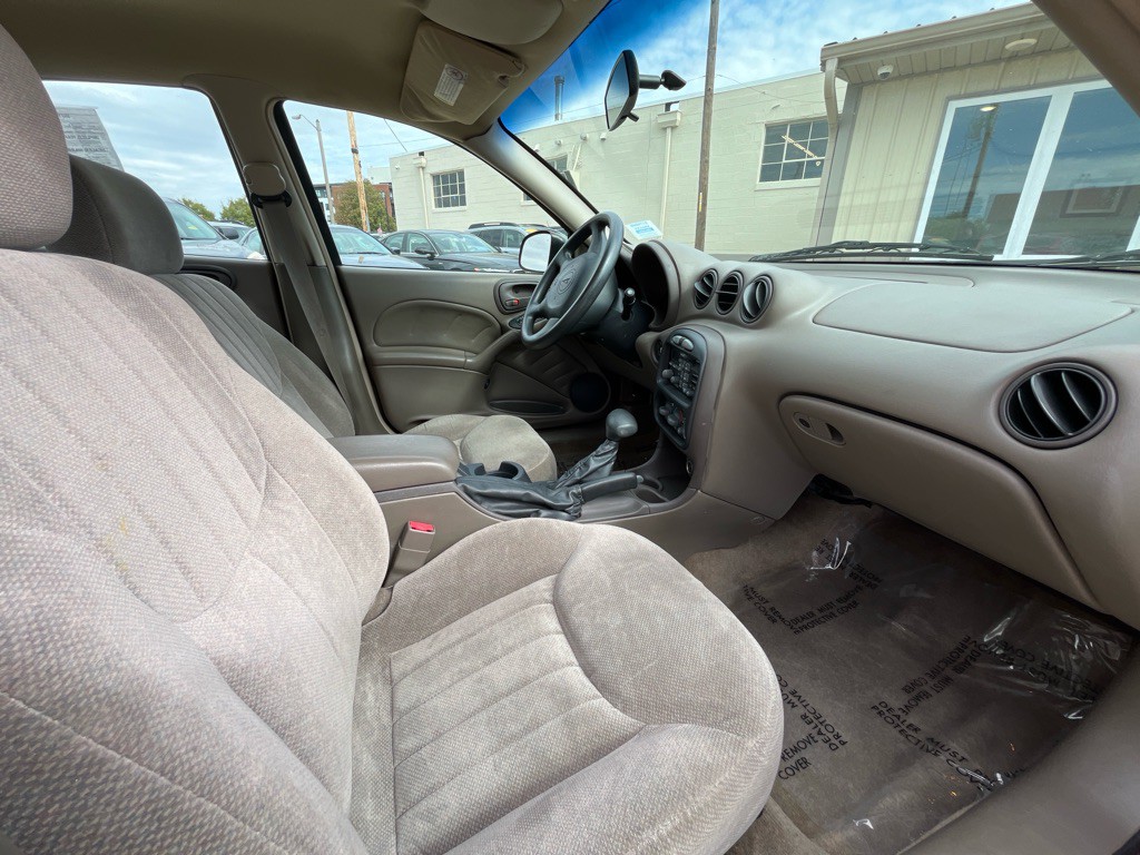 2000 Pontiac Grand Am Image 9