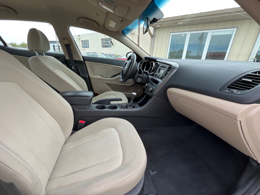 2011 Kia Optima Image 9