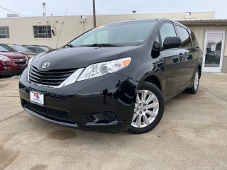 Image for 2012 Toyota Sienna LE ID: 7011655