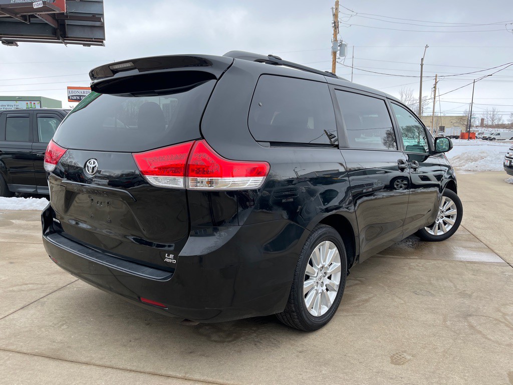 2012 Toyota Sienna Image 5