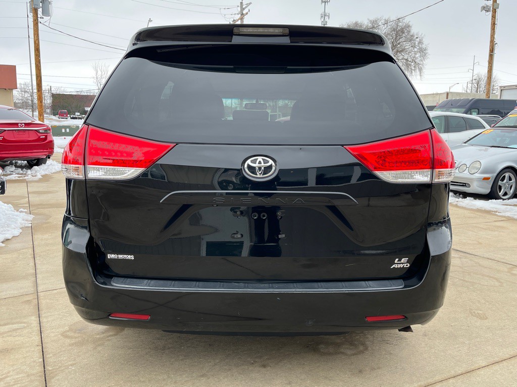 2012 Toyota Sienna Image 6