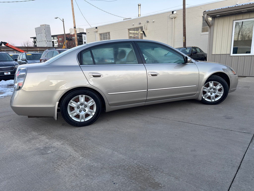 2005 Nissan Altima Image 7