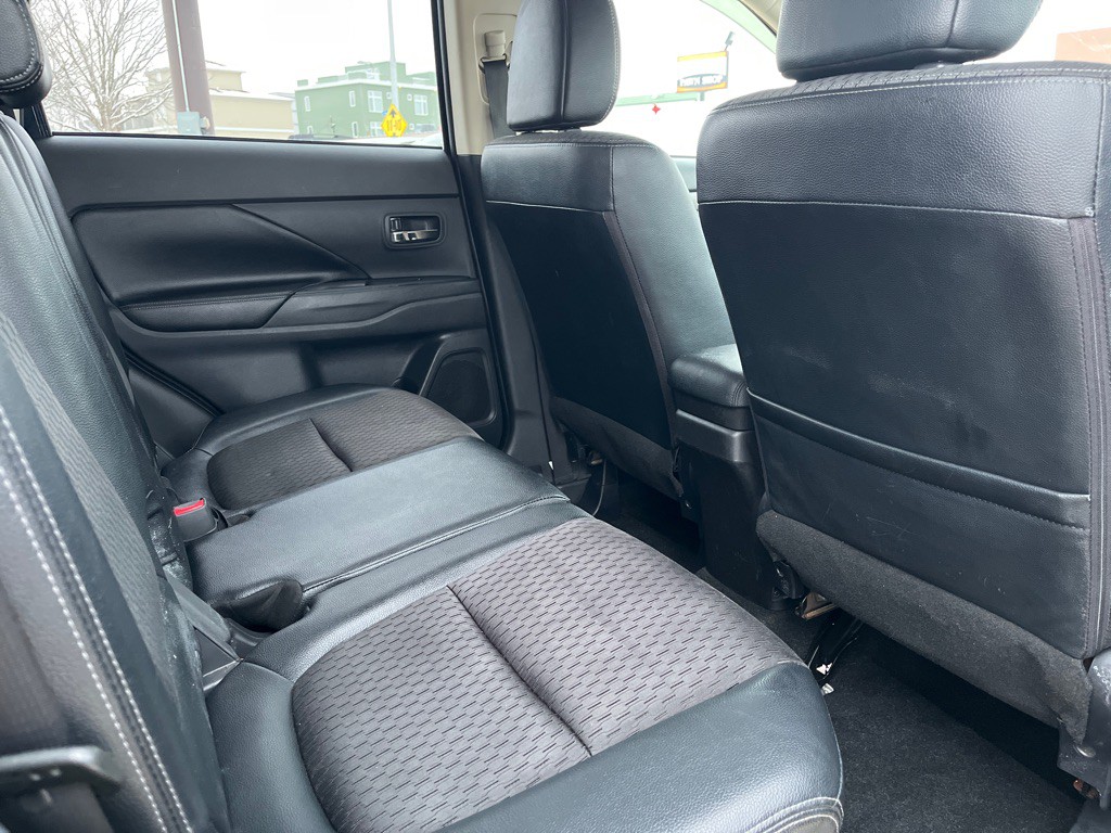 2015 Mitsubishi Outlander Image 10