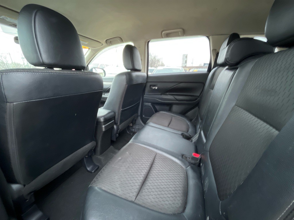 2015 Mitsubishi Outlander Image 12