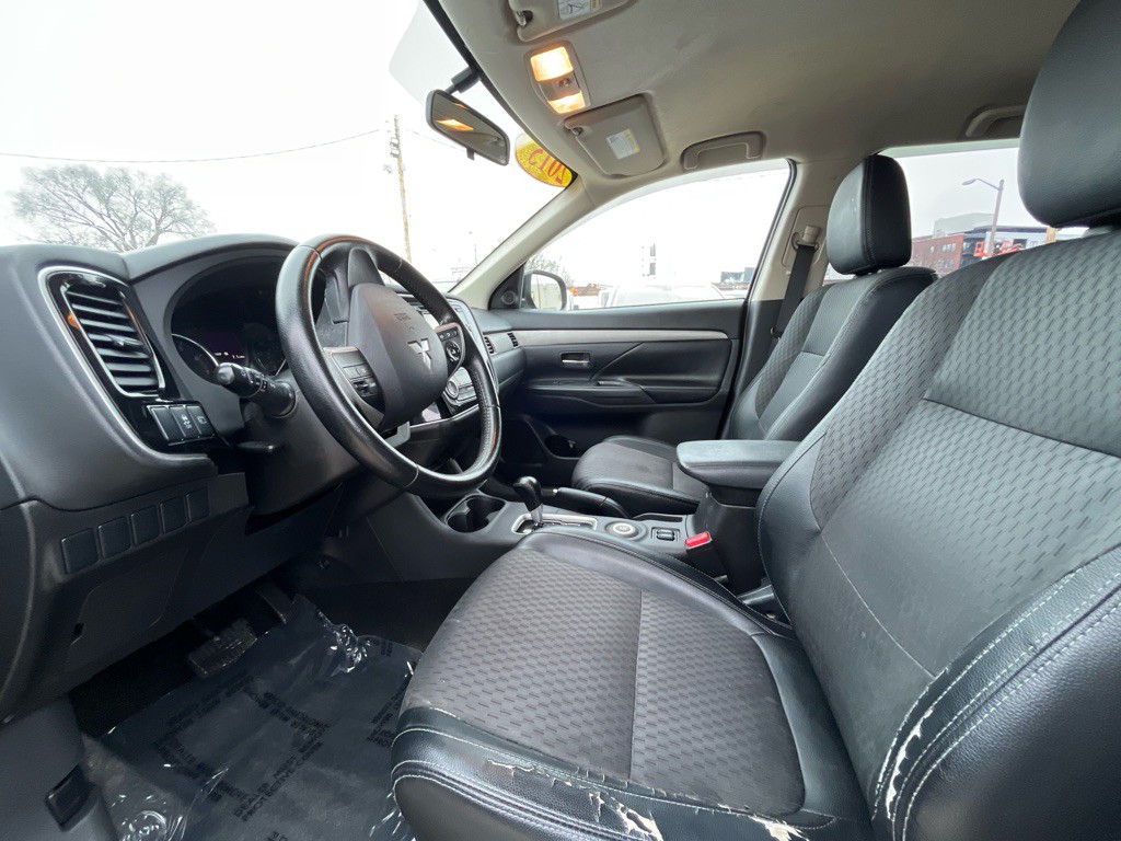 2015 Mitsubishi Outlander Image 14