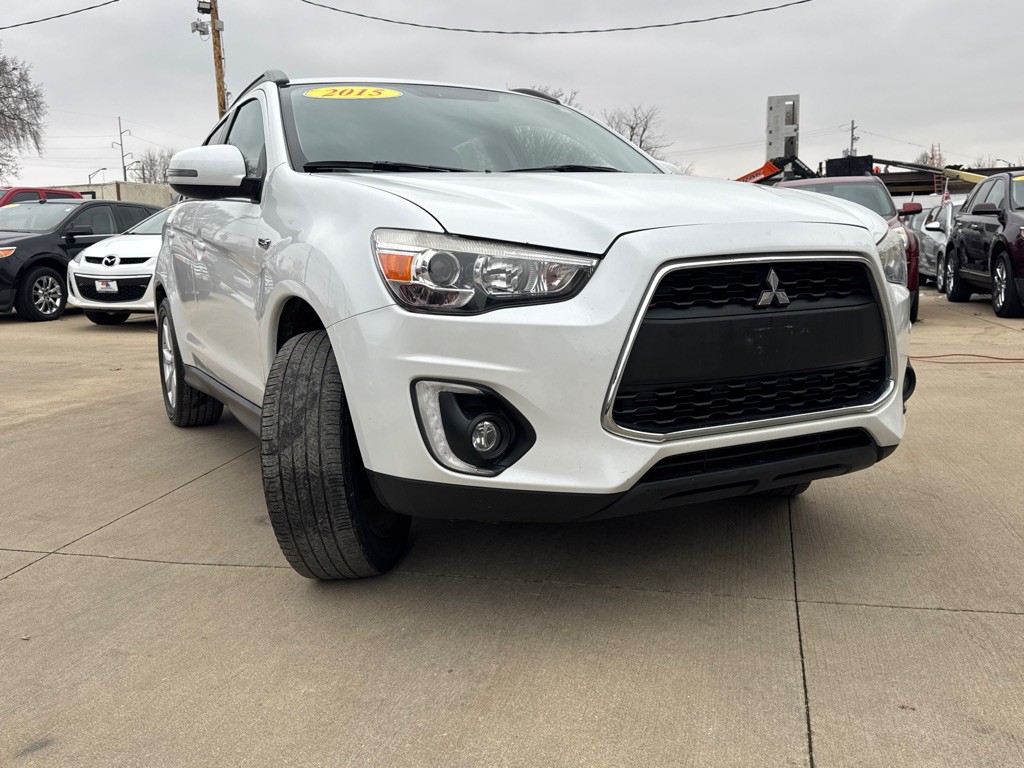 2015 Mitsubishi Outlander Image 2