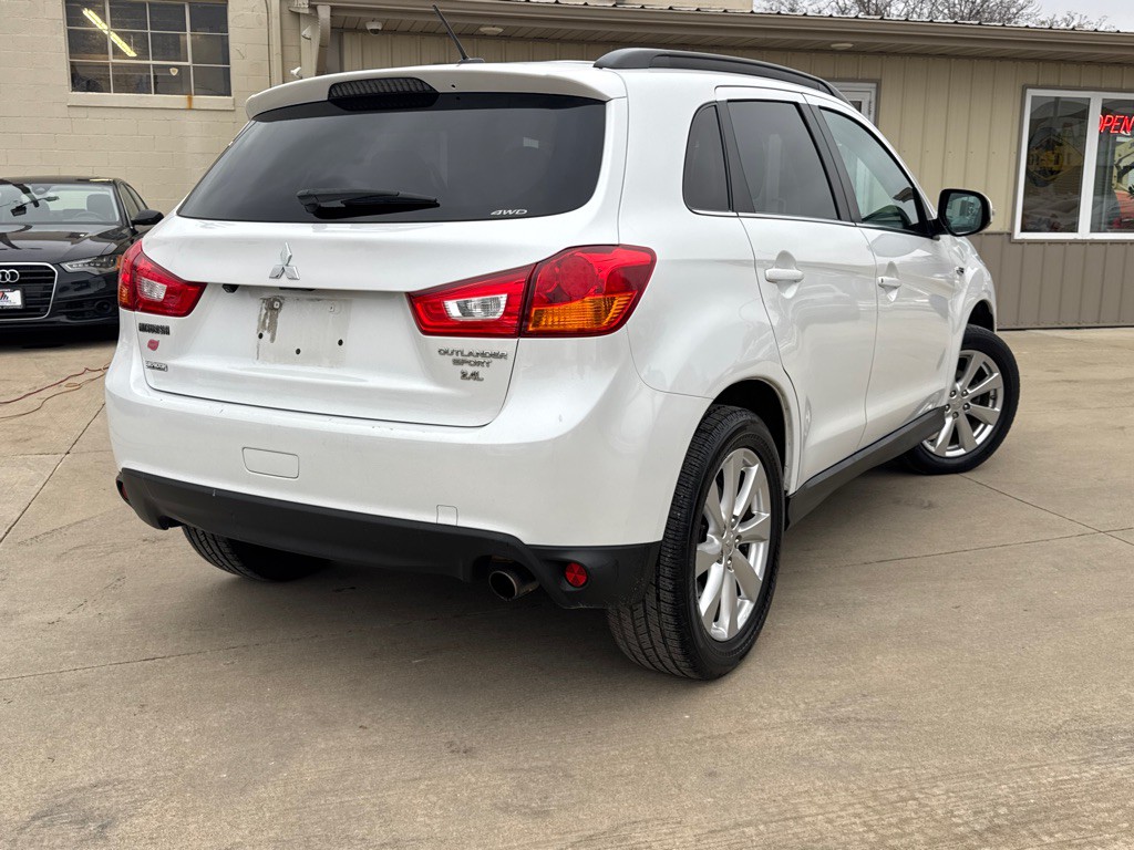 2015 Mitsubishi Outlander Image 4