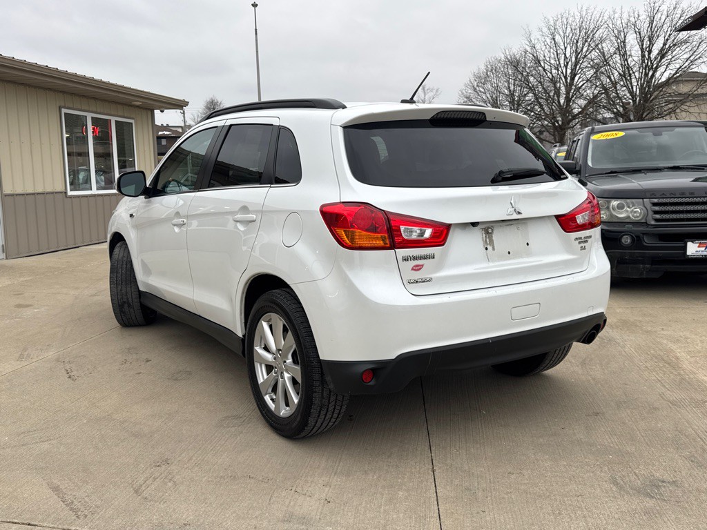 2015 Mitsubishi Outlander Image 5