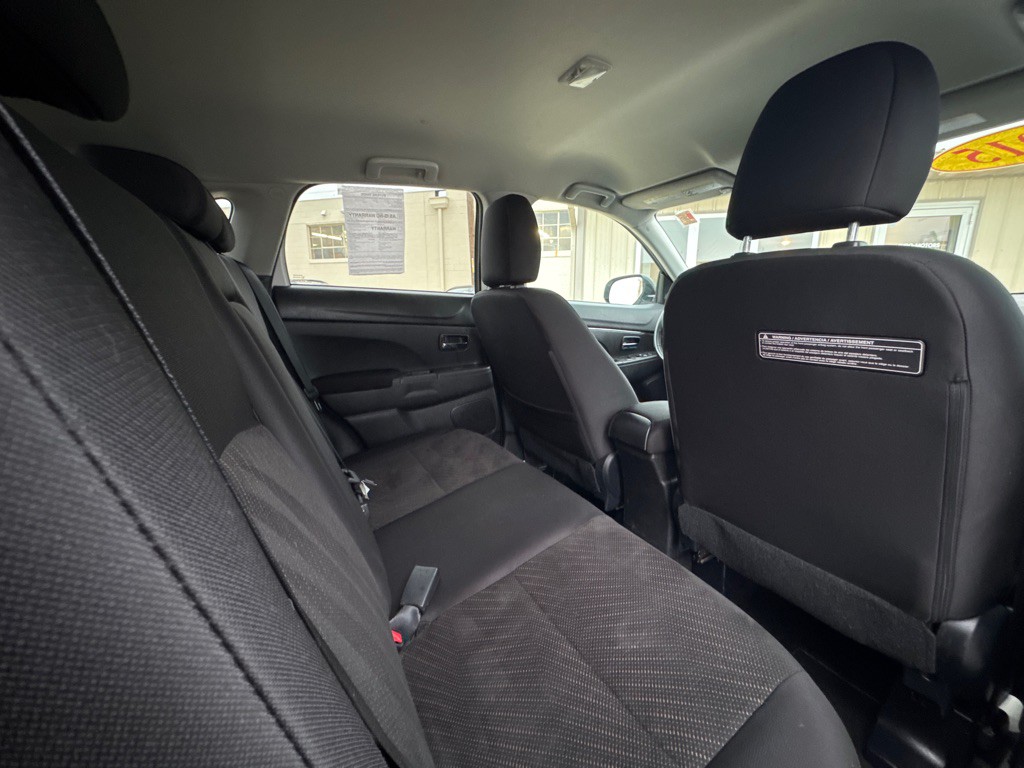 2015 Mitsubishi Outlander Image 8