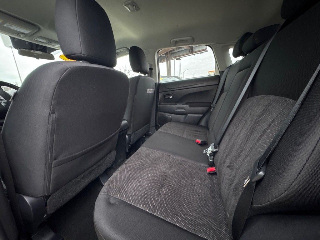 2015 Mitsubishi Outlander Image 10