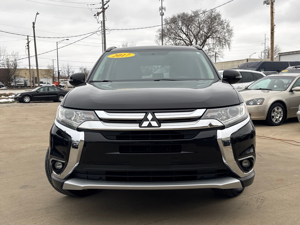 2017 Mitsubishi Outlander Image 2