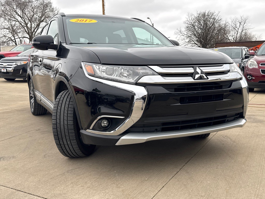 2017 Mitsubishi Outlander Image 3