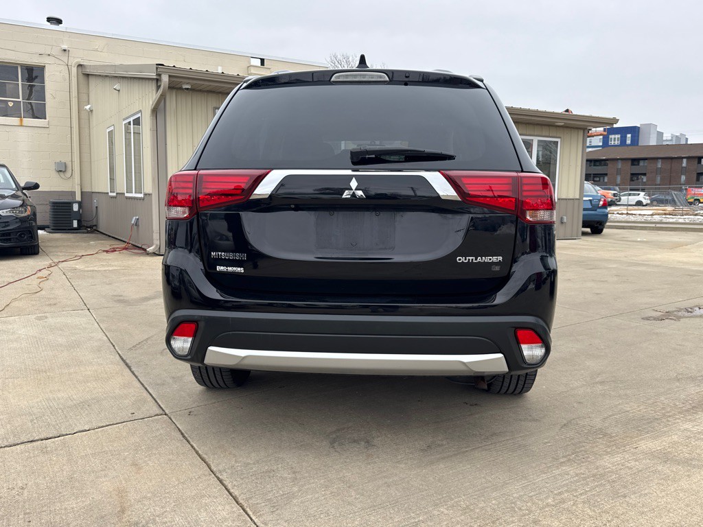 2017 Mitsubishi Outlander Image 6