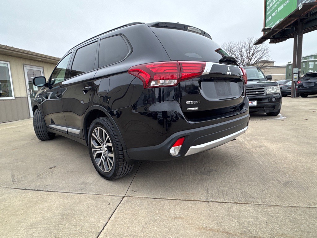 2017 Mitsubishi Outlander Image 7