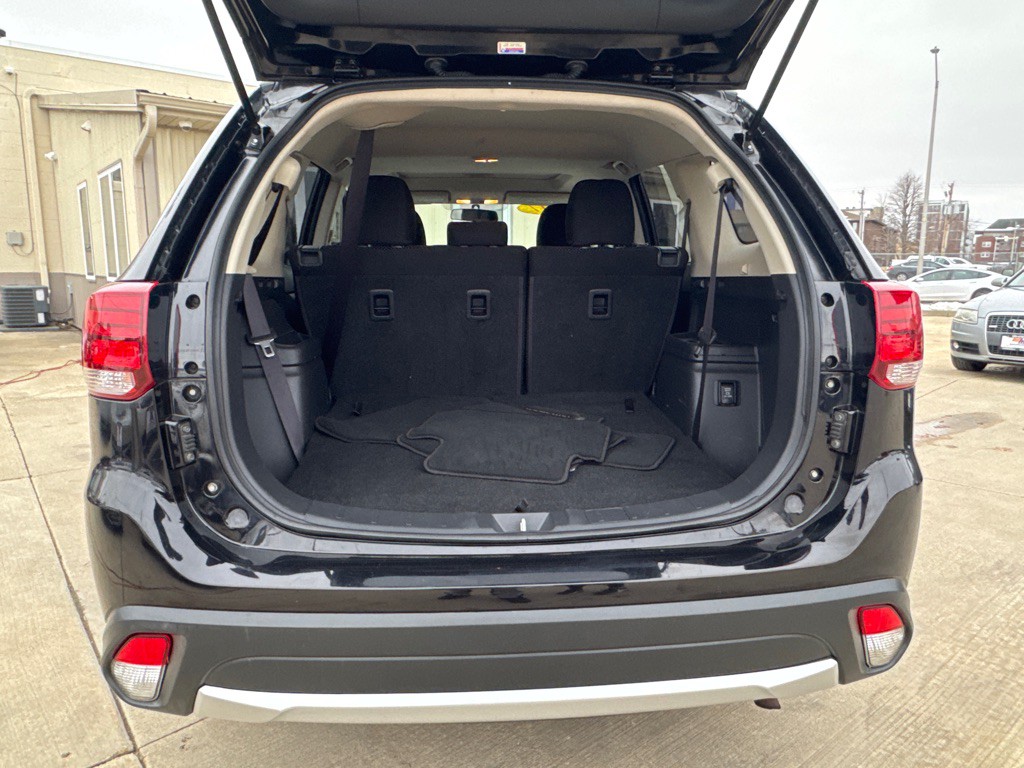 2017 Mitsubishi Outlander Image 11