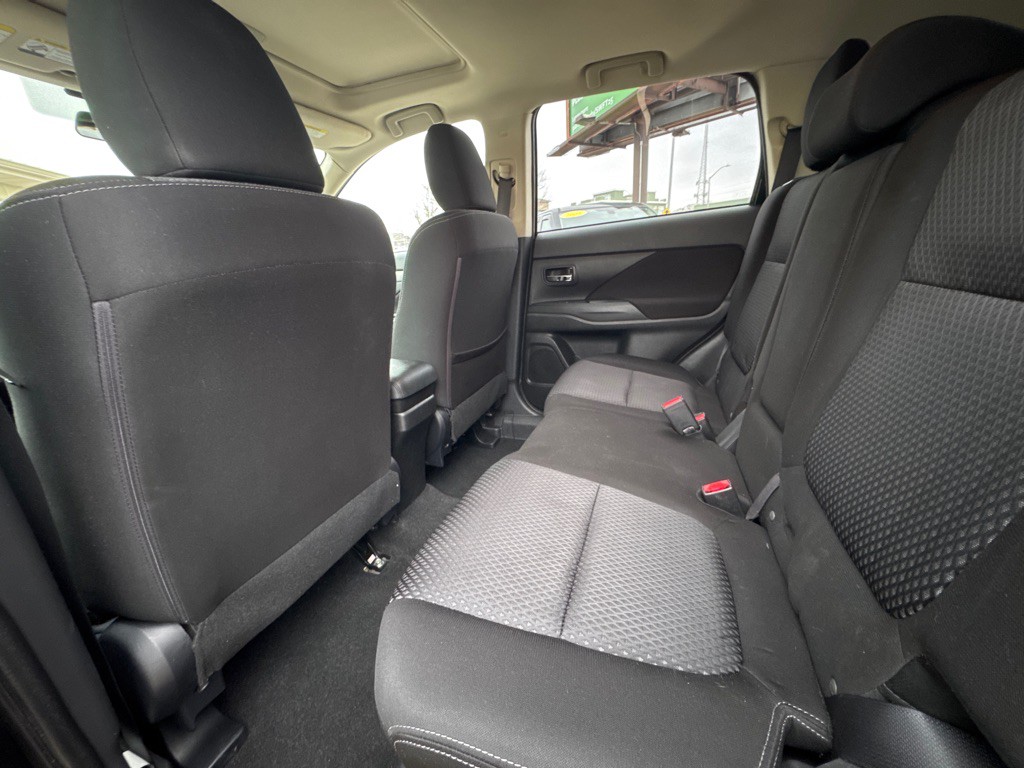 2017 Mitsubishi Outlander Image 12
