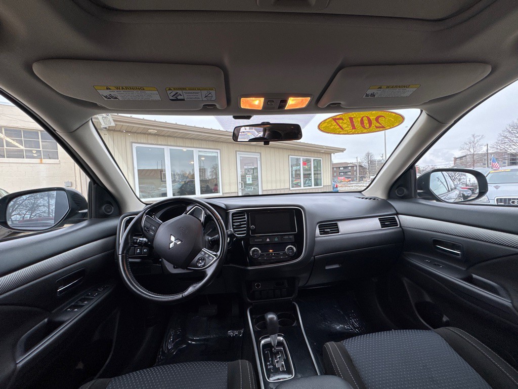 2017 Mitsubishi Outlander Image 13