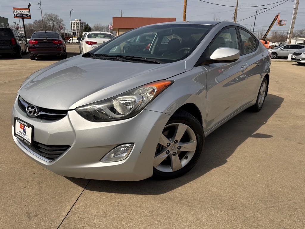 2013 Hyundai Elantra Image 1