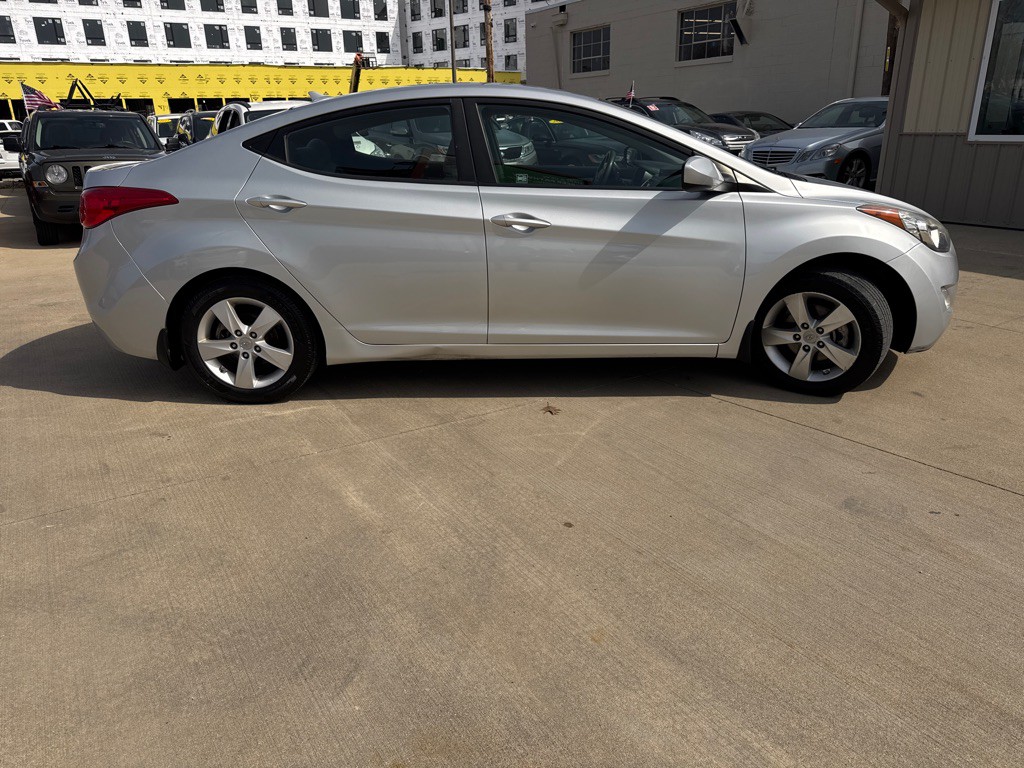 2013 Hyundai Elantra Image 4