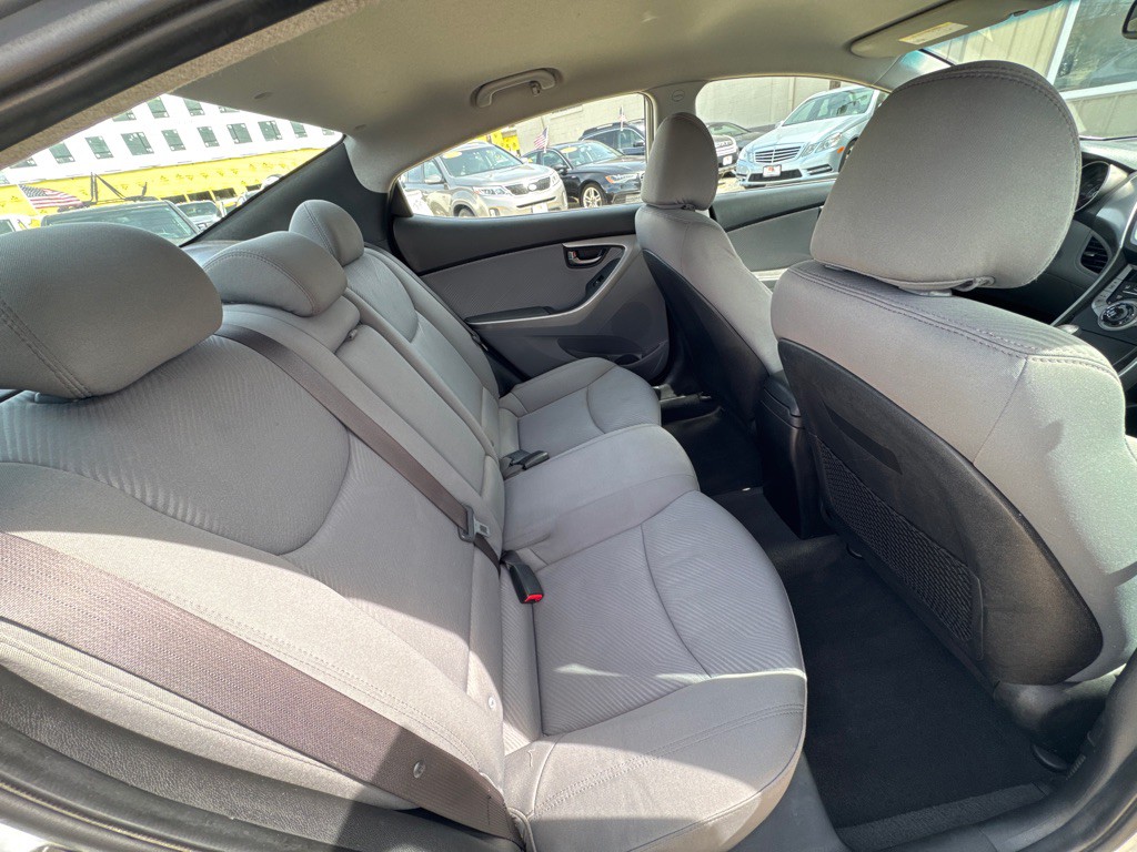2013 Hyundai Elantra Image 6