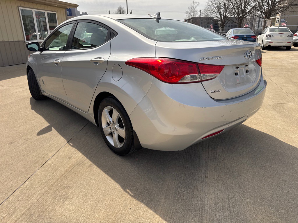 2013 Hyundai Elantra Image 10