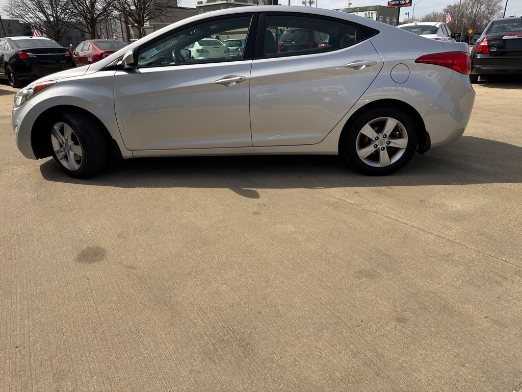 2013 Hyundai Elantra Image 11