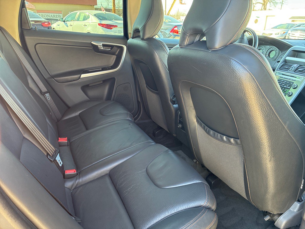 2010 Volvo XC60 Image 10