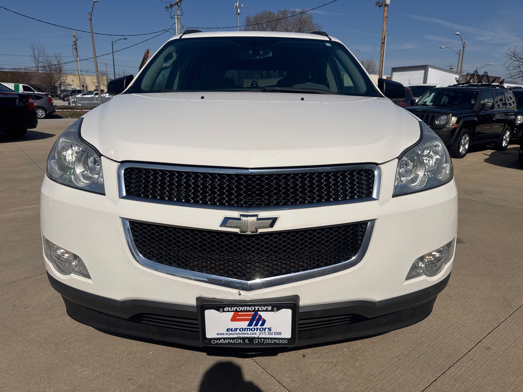 2011 Chevrolet Traverse Image 2