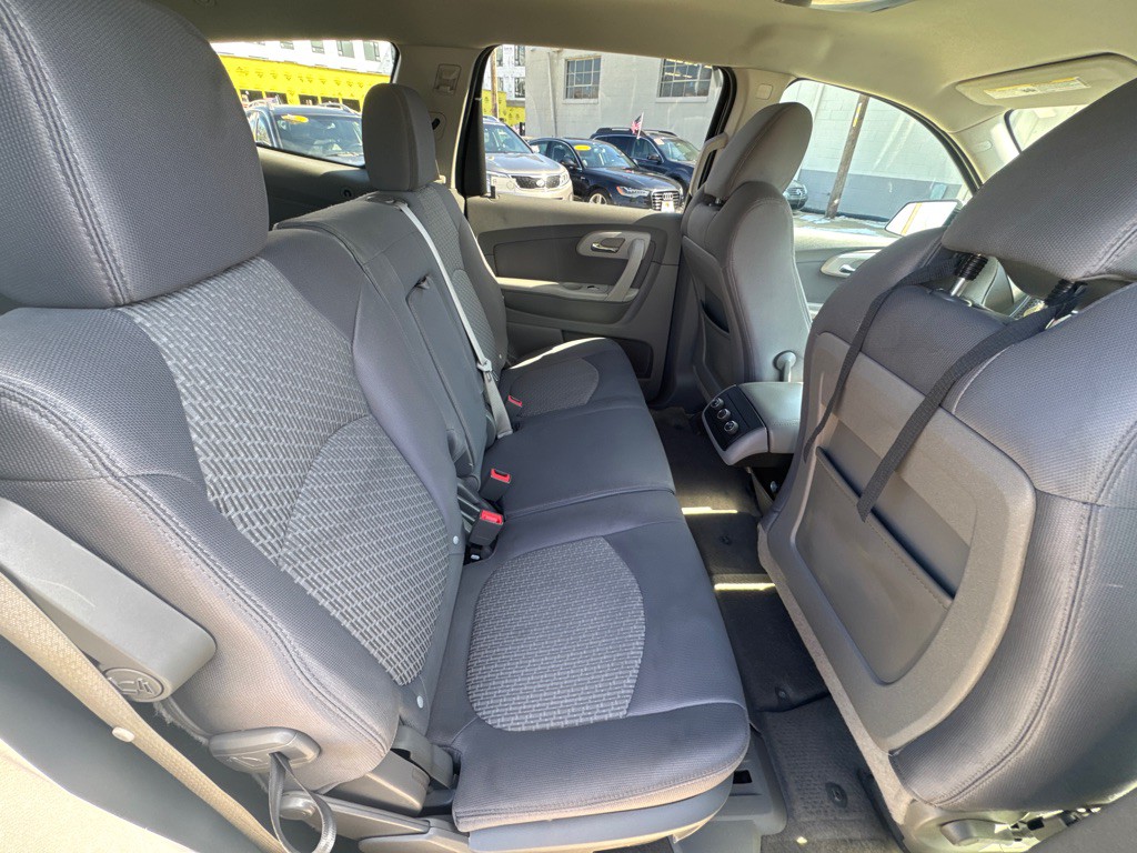 2011 Chevrolet Traverse Image 6