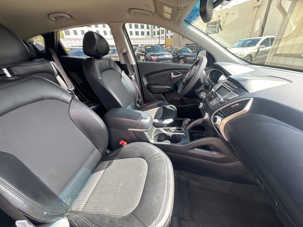 2012 Hyundai Tucson Image 5