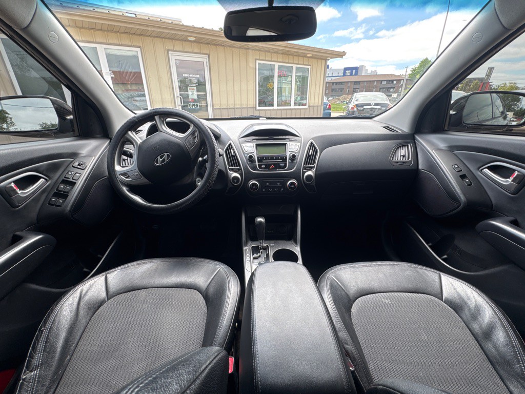 2012 Hyundai Tucson Image 12