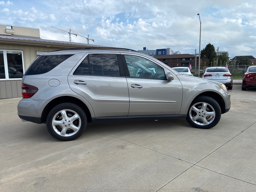 2008 Mercedes-Benz M-Class Image 4