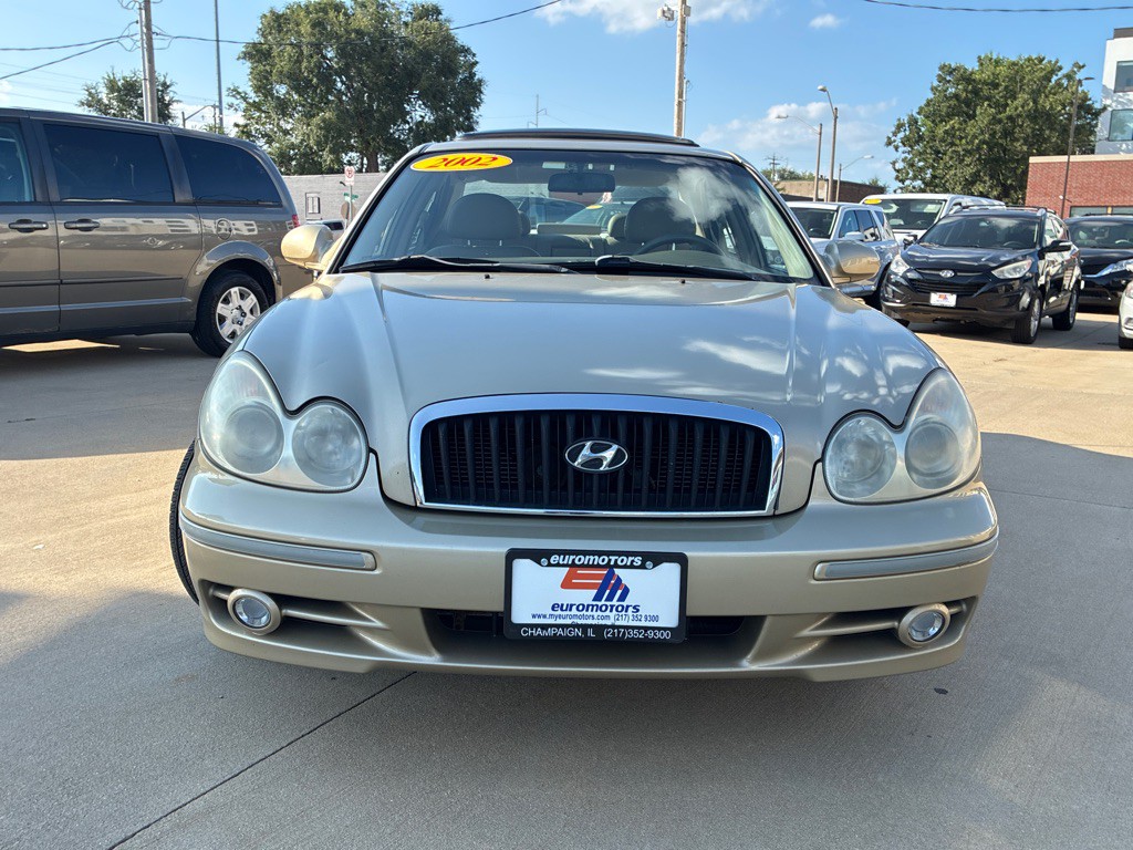 2002 Hyundai Sonata Image 2