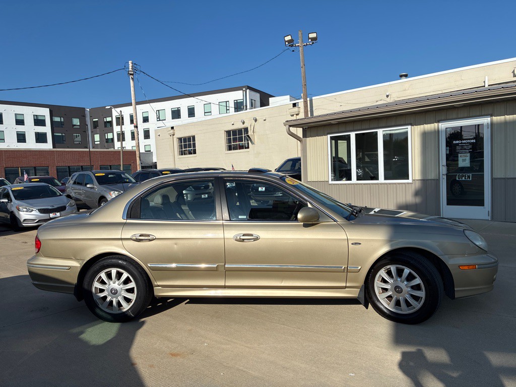 2002 Hyundai Sonata Image 4