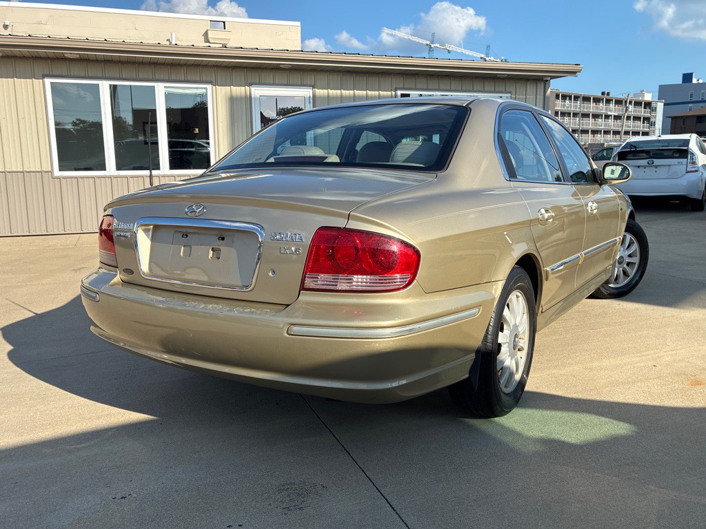 2002 Hyundai Sonata Image 5