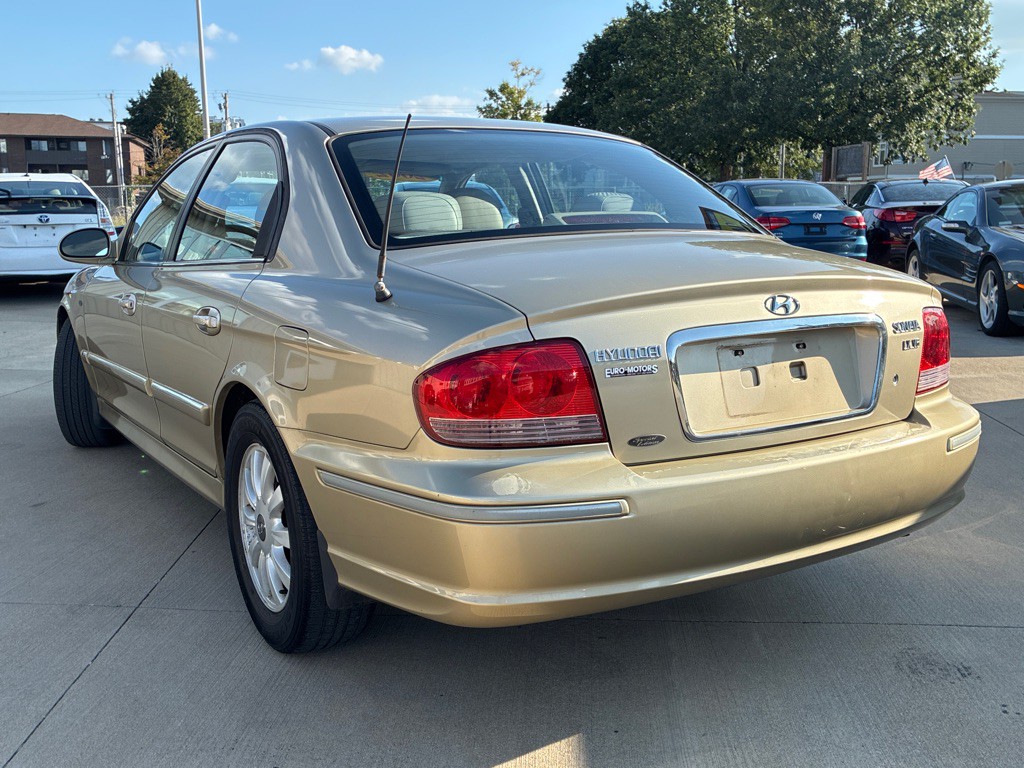 2002 Hyundai Sonata Image 7