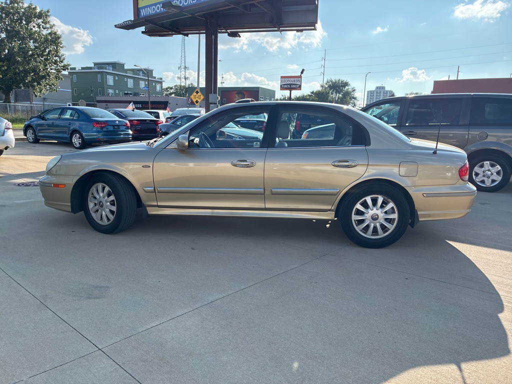 2002 Hyundai Sonata Image 8